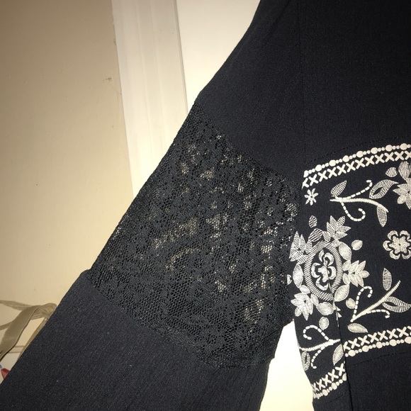 Black flowing top with flowers - Picture 2 of 3